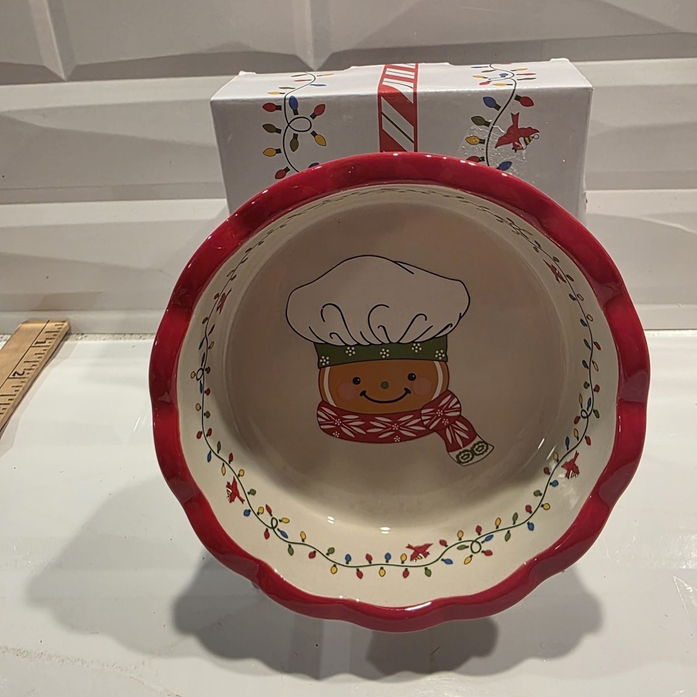 Temp-tations  By Tara Winter Whimsy Christmas Gingerbread Man 12oz Mini Pie Dish